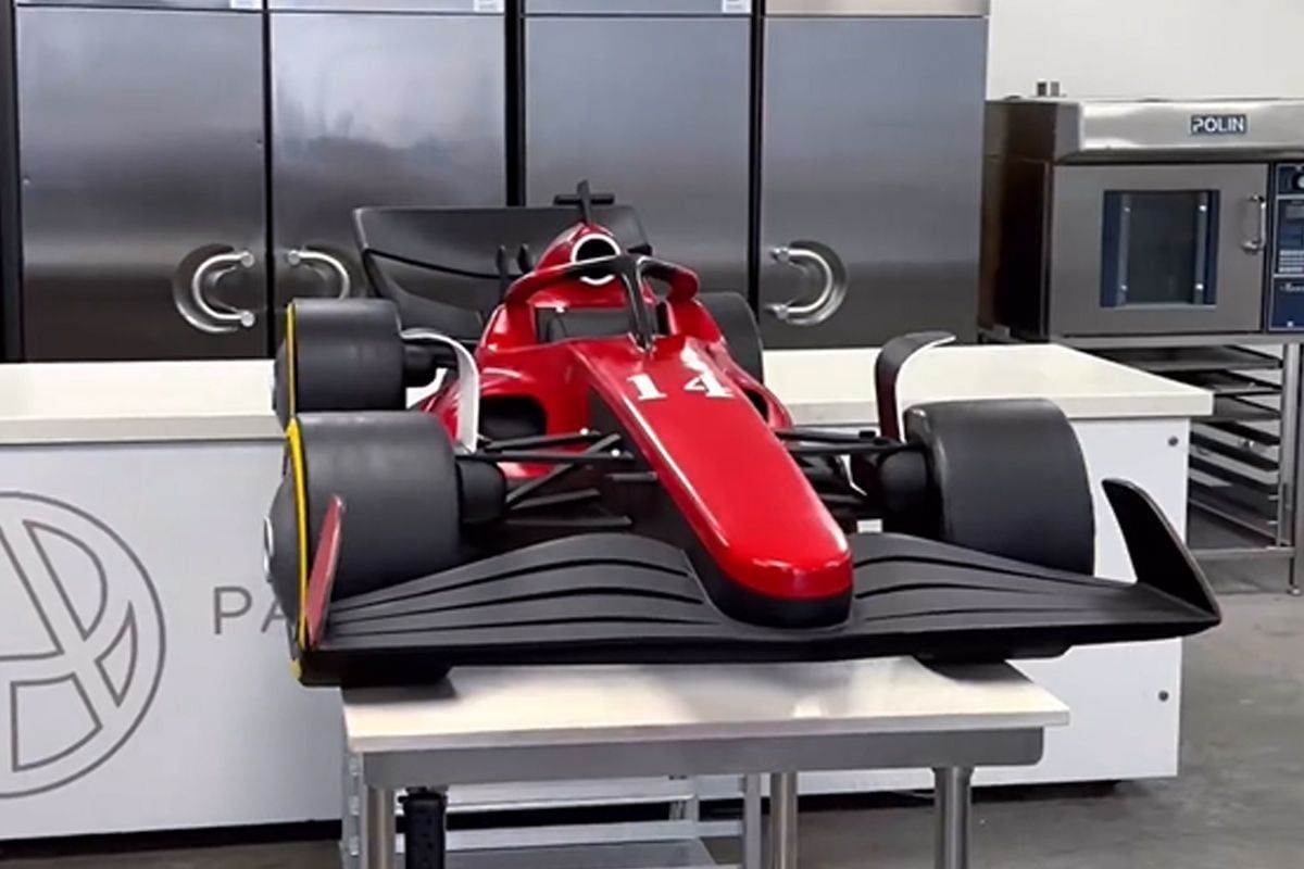 Video: Chocolatier maakt eerste Formule 1-bolide van 2024 wereldkundig