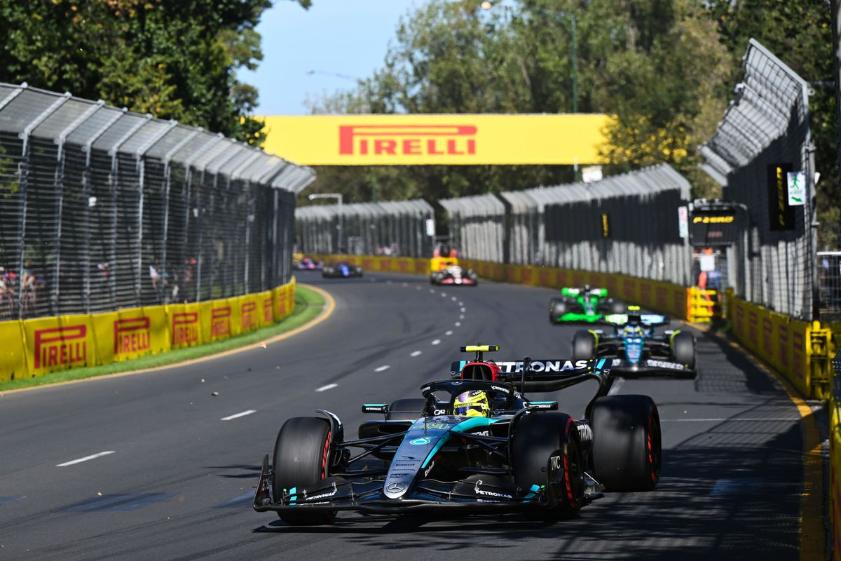 Is Lewis Hamilton nog wel gecommitteerd aan Mercedes? 'Het is moeilijk'