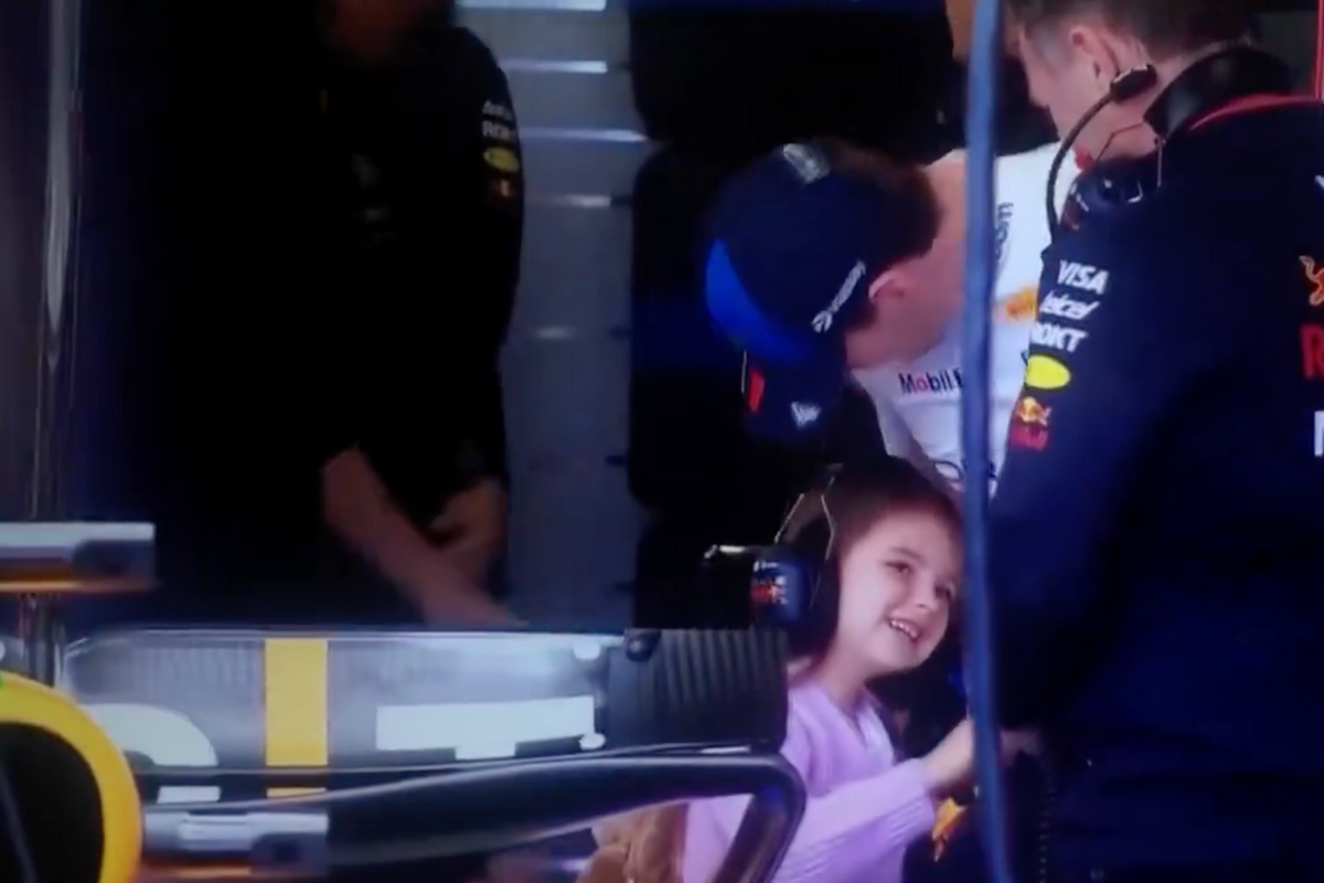 Video: Schattige beelden van Max Verstappen en stiefdochter Penelope in de Red Bull-garage