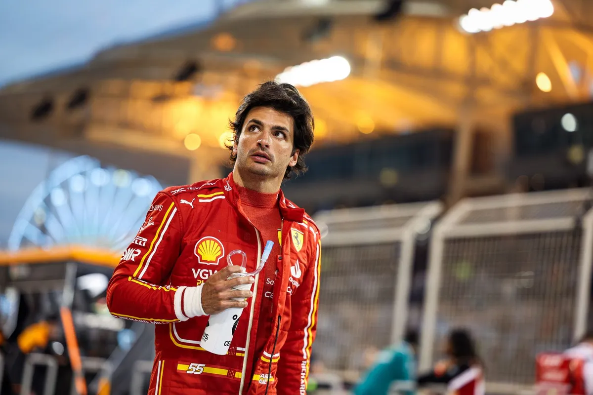 sainz ferrari bahrein pit