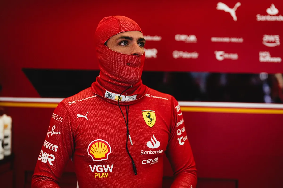 sainz ferrari balaclava bahrein