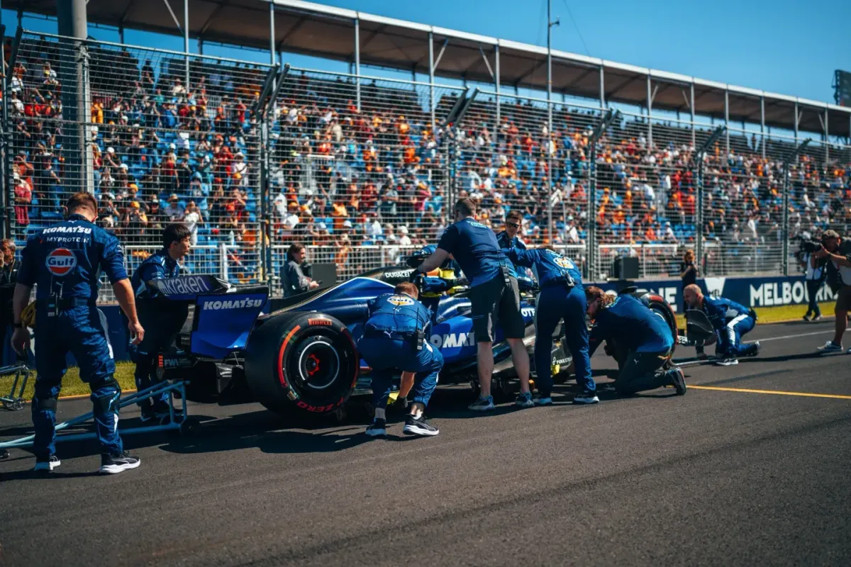williams grid aus albon monteurs