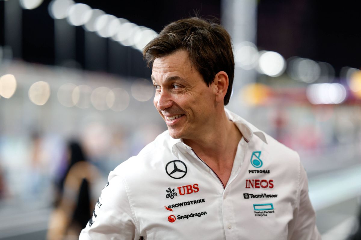 Toto Wolff zet deur wagenwijd open voor Max Verstappen bij Mercedes en nodigt Helmut Marko uit