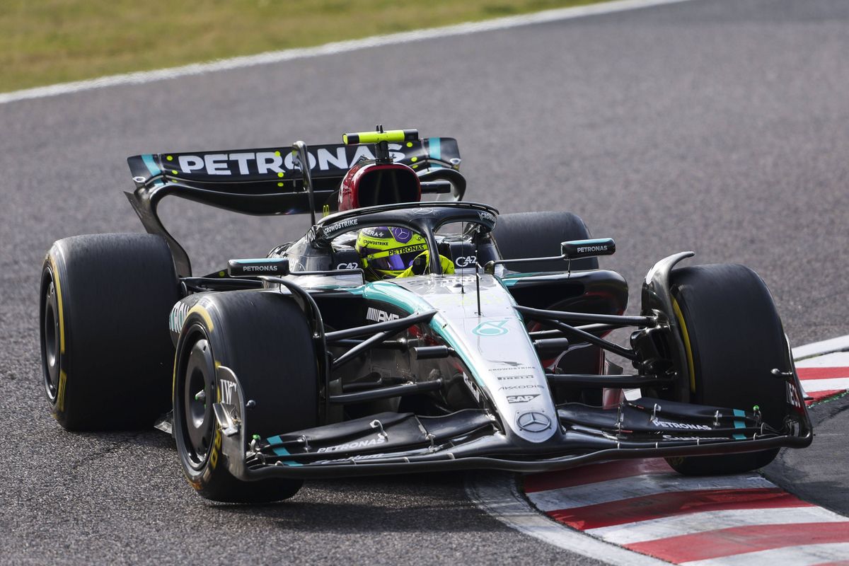 Lewis Hamilton en Toto Wolff fileren strategische afdeling Mercedes: 'Het was verschrikkelijk'