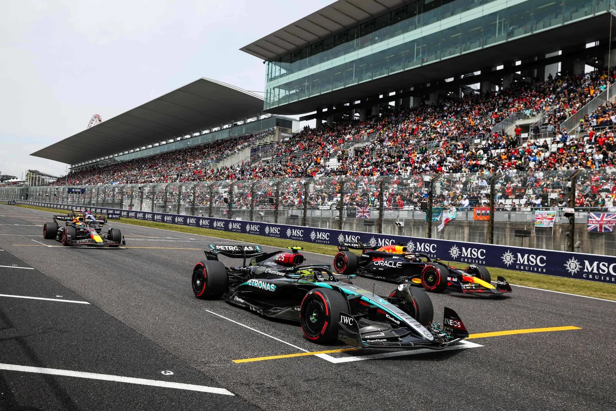 mercedes hamilton max sergio perez red bull grid japan