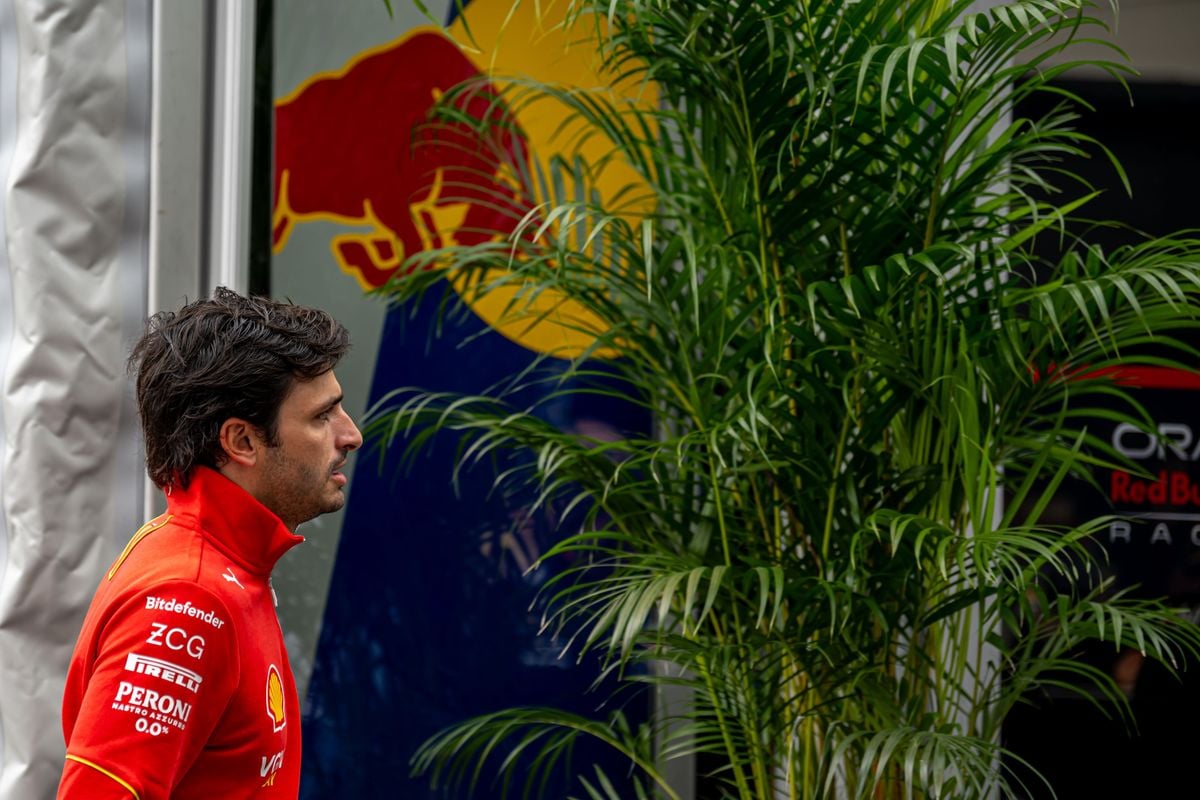 'Carlos Sainz laat Max Verstappen zonder opties achter en tekent bij Mercedes'