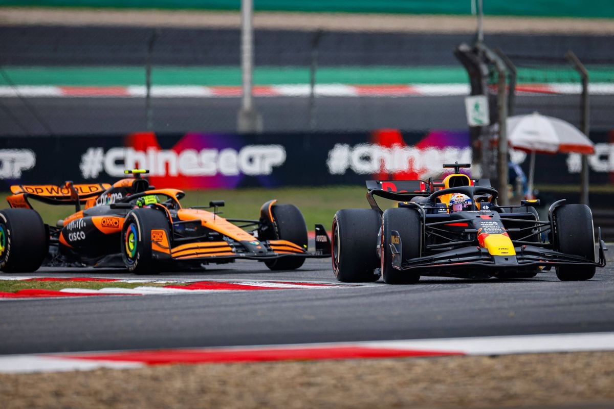 Oud F1-coureur doet gewaagde uitspraak: 'Met dezelfde auto kan hij Verstappen verslaan!'