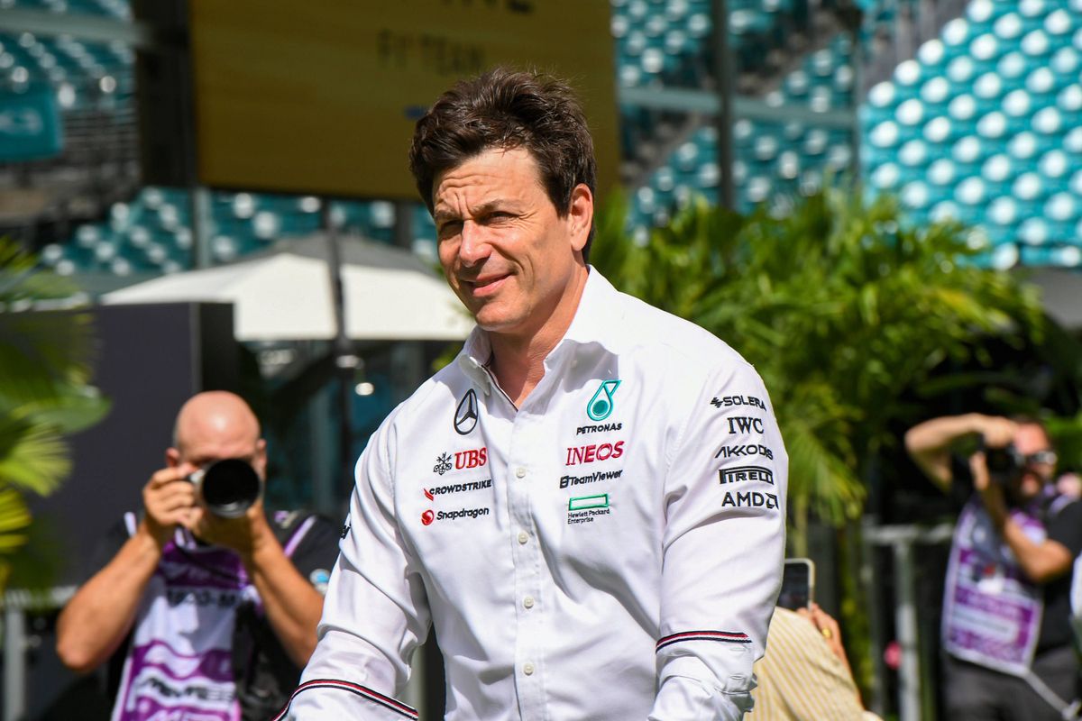 Toto Wolff reageert op Red Bull-CEO: 'Max is een doelwit'