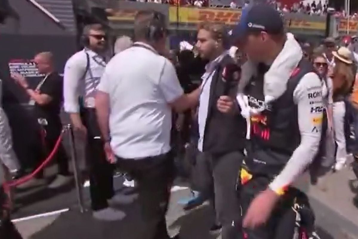 Video: Viaplay-journalist wordt van de grid gebonjourd tijdens gesprek met Max Verstappen