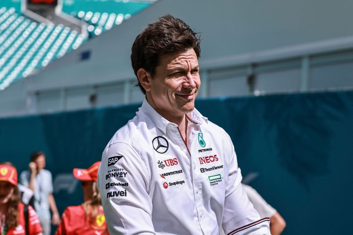 Toto Wolff slaat terug naar Red Bull-CEO en hint naar mogelijke komst Max Verstappen