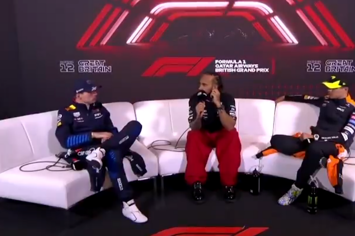 Video: Lewis Hamilton spreekt Nederlands tegen Max Verstappen tijdens persconferentie