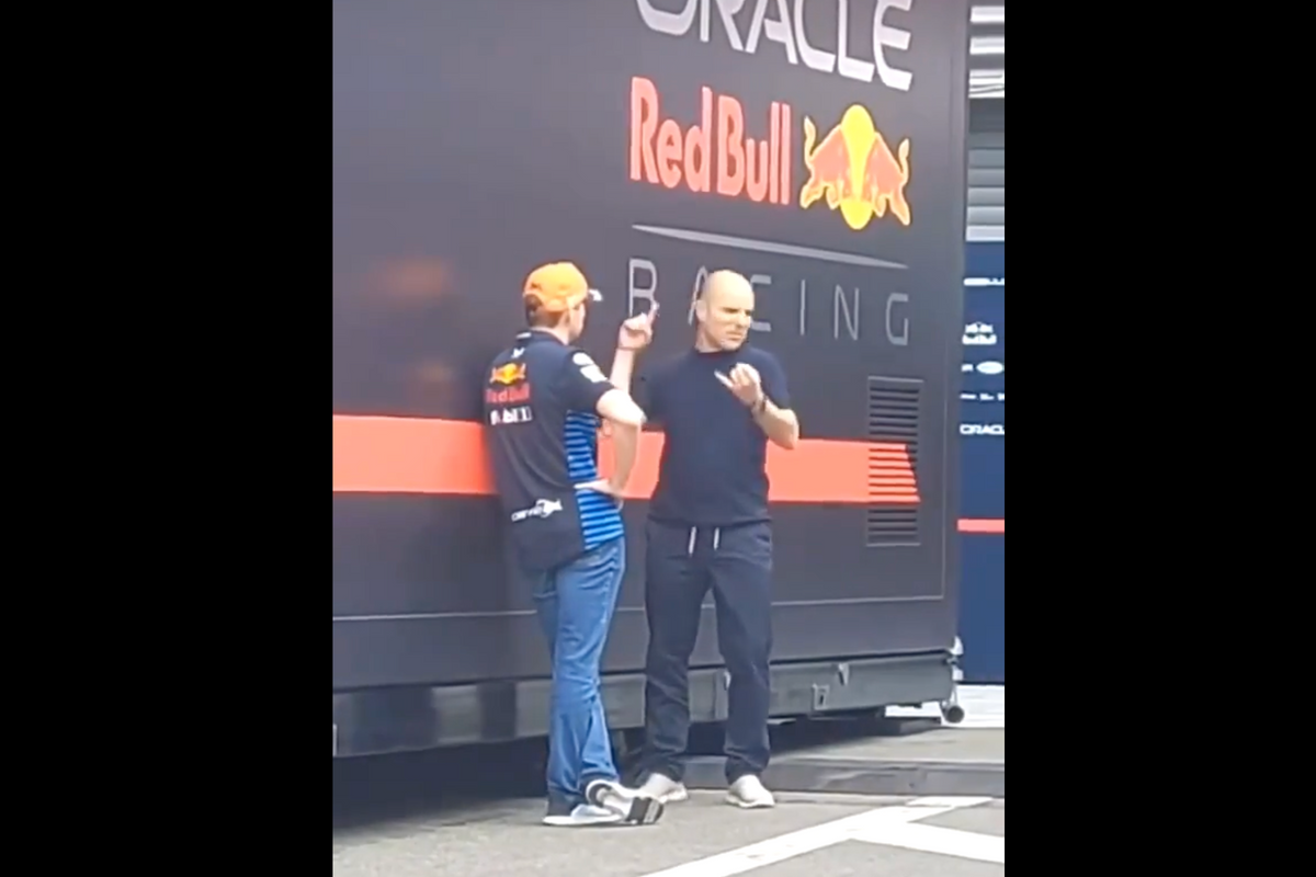 Video: Gianpiero Lambiase heeft 'intensief' gesprek met Max Verstappen