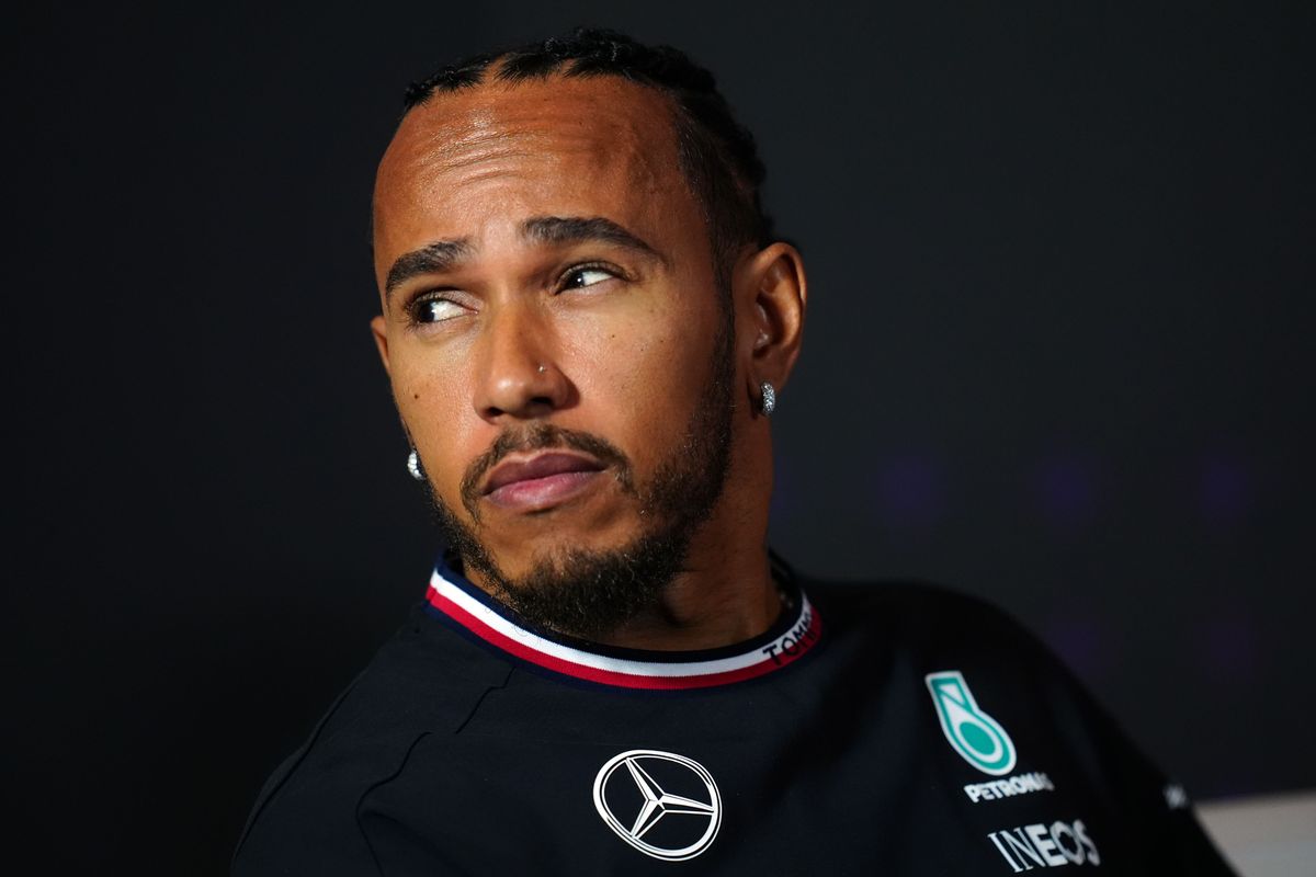 Lewis Hamilton maakt einde aan droom van Mercedes-fans: 'Dat is te hoog gegrepen'