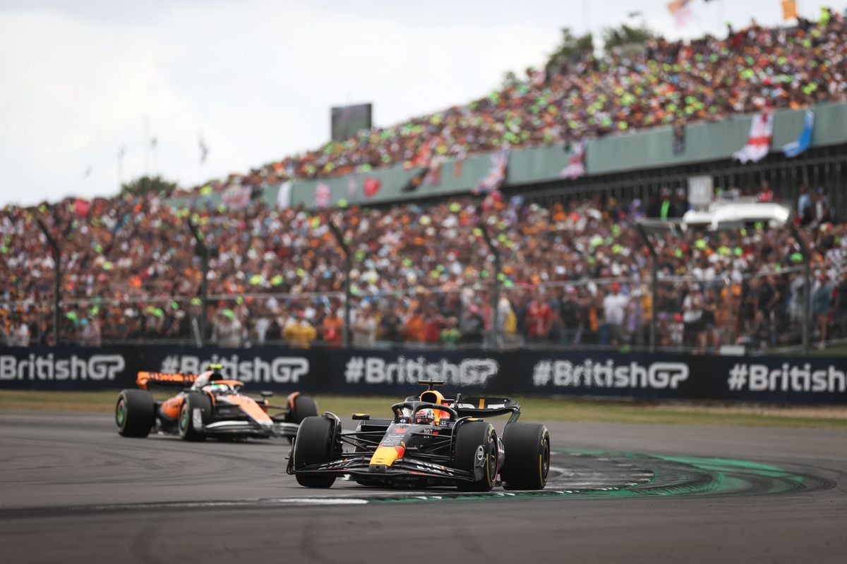 Britse media waarschuwt Max Verstappen voor onthaal in Silverstone: 'Hamilton zal hier zeker een mening over hebben'