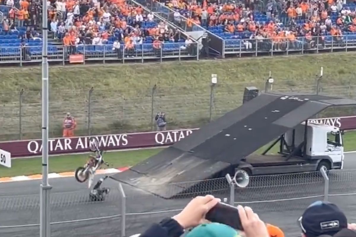 Video: Zwaar ongeluk tijdens stuntshow voor kwalificatie Grand Prix Nederland