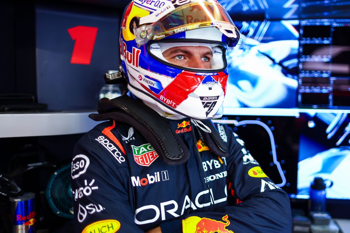 Max Verstappen op zijn vingers getikt door Adrian Newey: 'Hij had geluk dat hij daar geen straf voor kreeg'