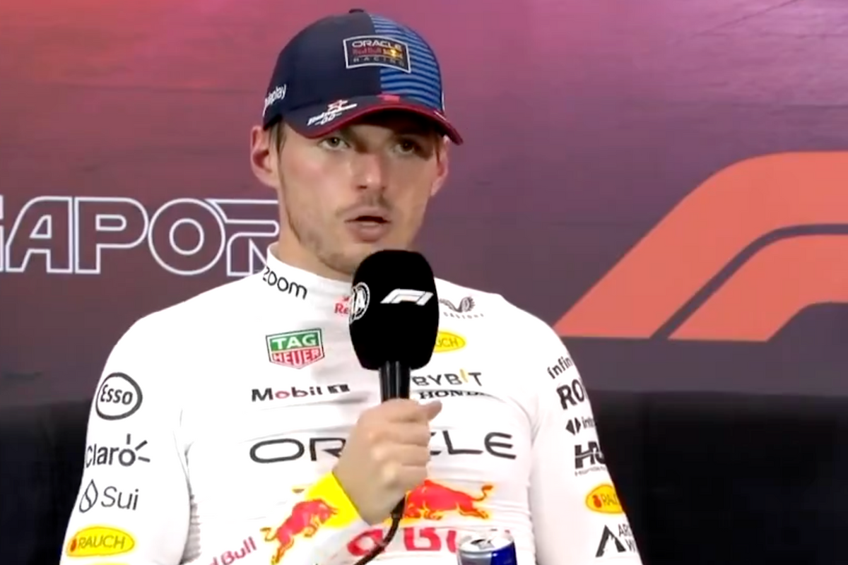 Video: Max Verstappen reageert kortaf op vragen journalisten tijdens persconferentie in Singapore