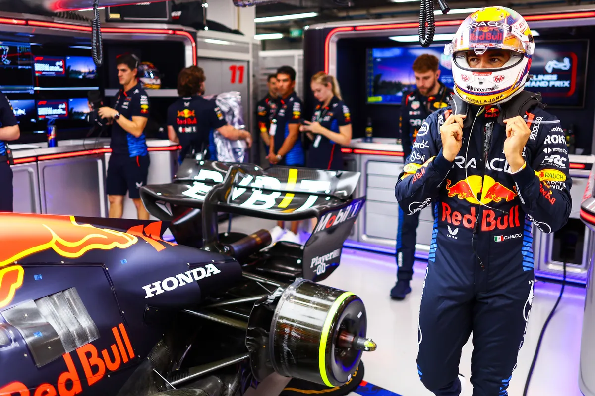 sergio perez red bull monteurs