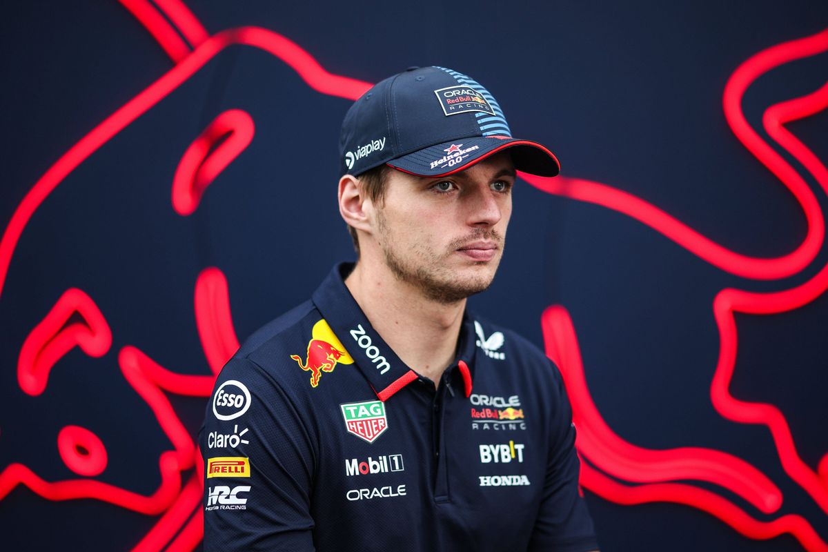 Damon Hill maakt Max Verstappen met de grond gelijk: 'Maf en achterbaks'