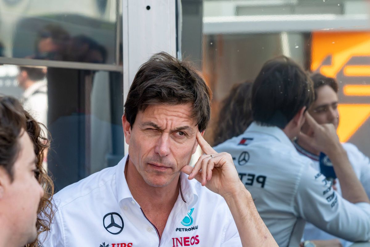 Toto Wolff weet reden voor agressief rijgedrag Max Verstappen: 'Zij hebben het gelegitimeerd'