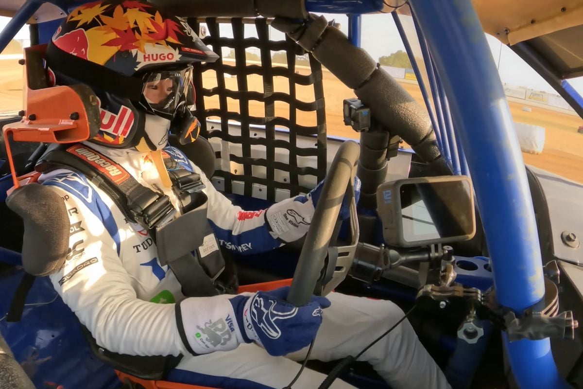 Video: Liam Lawson neemt het op tegen Yuki Tsunoda in race met bijzondere Red Bull-machines