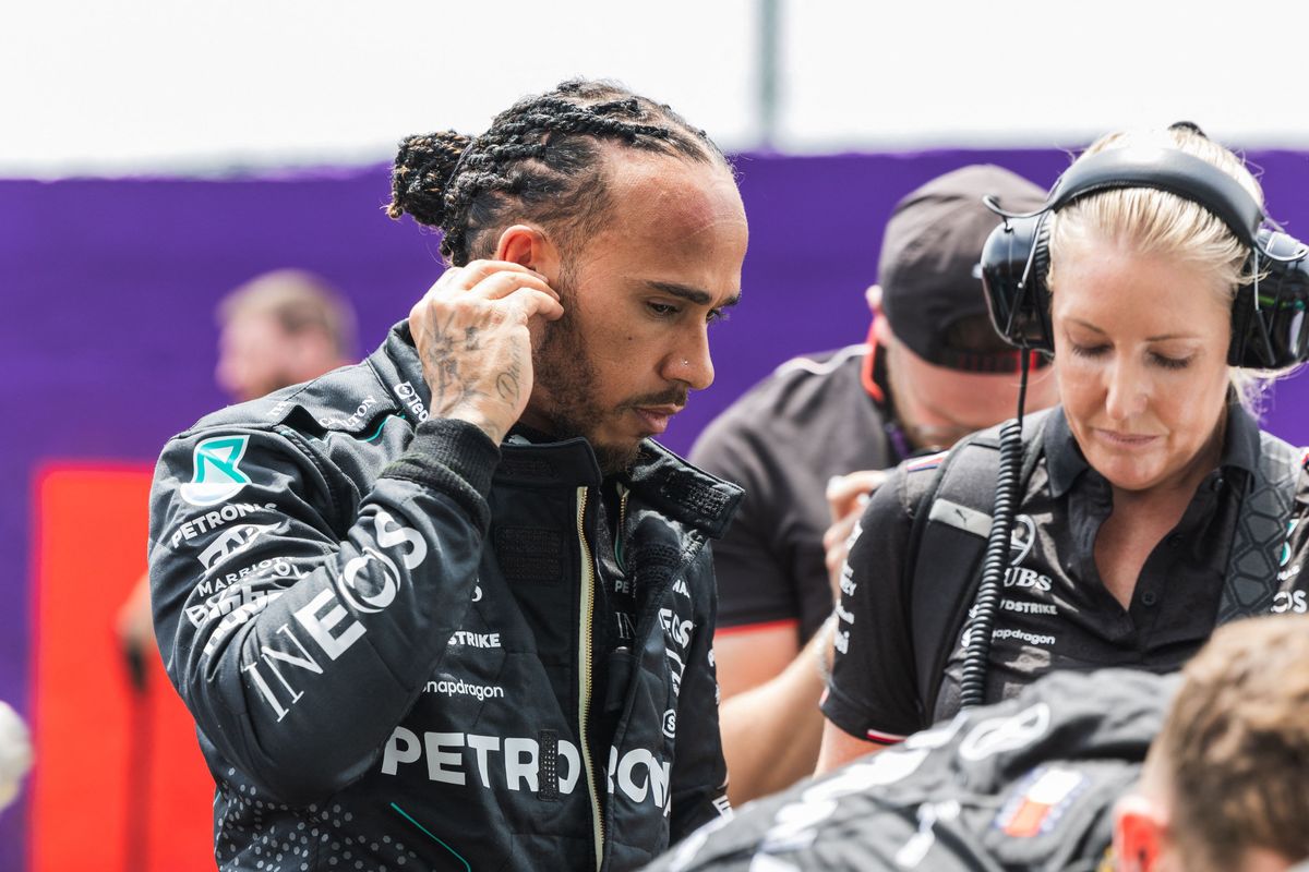 Voormalig Formule 1-teambaas ziet Lewis Hamilton depressief raken: 'Hij ziet het glas halfleeg'