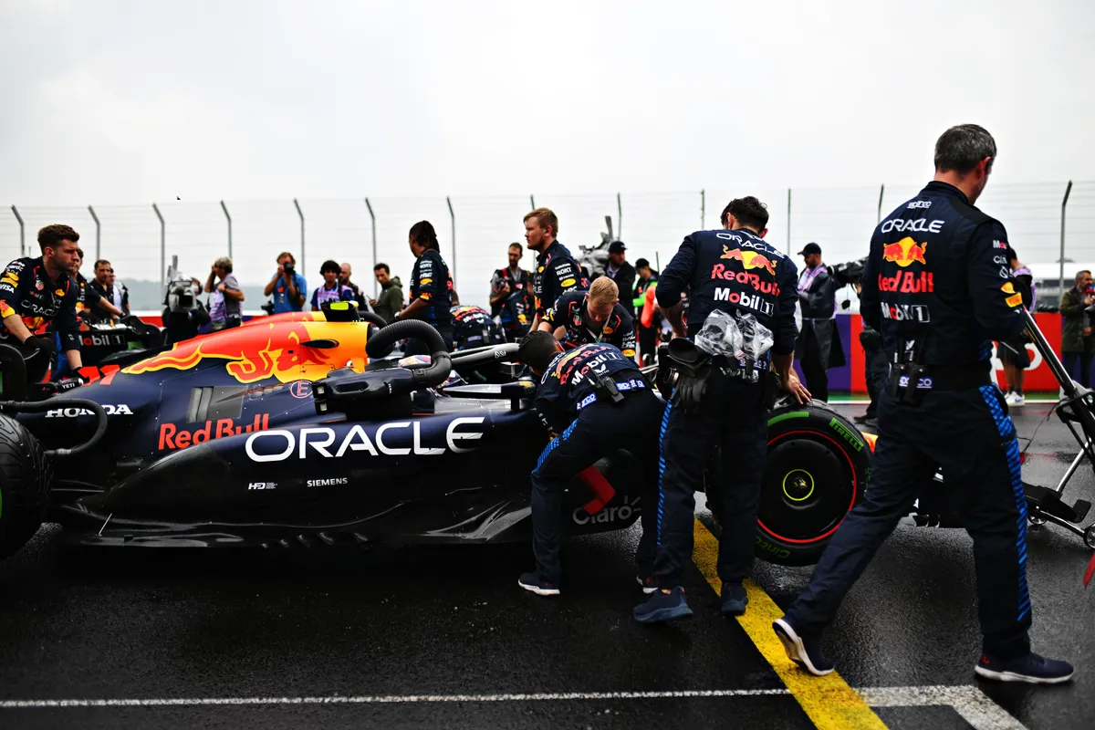 sergio perez red bull monteurs grid