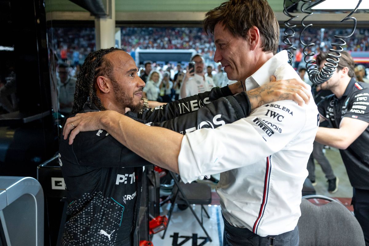 Toto Wolff hint op terugkeer Lewis Hamilton bij Mercedes