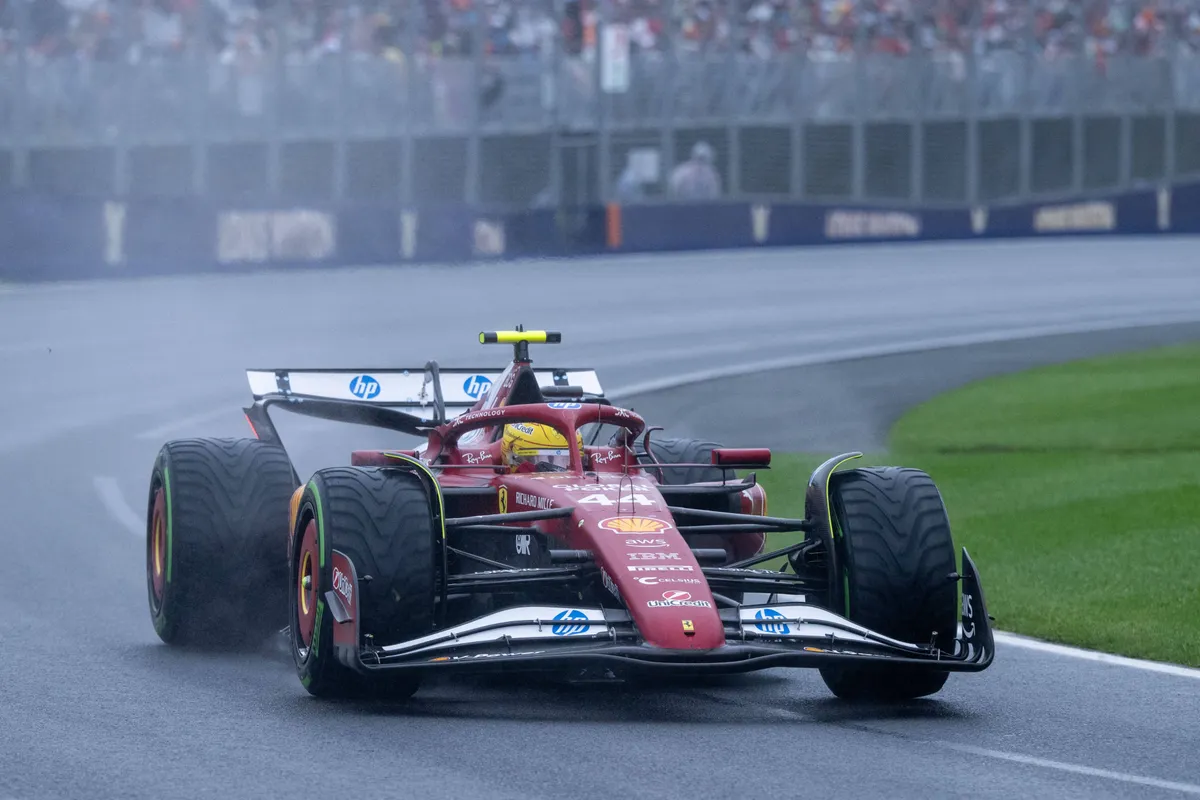 hamilton ferrari aus regen