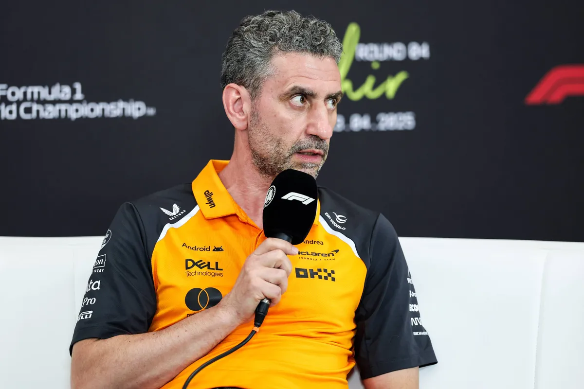 McLaren-teambaas Andrea Stella tijdens de persconferentie in Bahrein