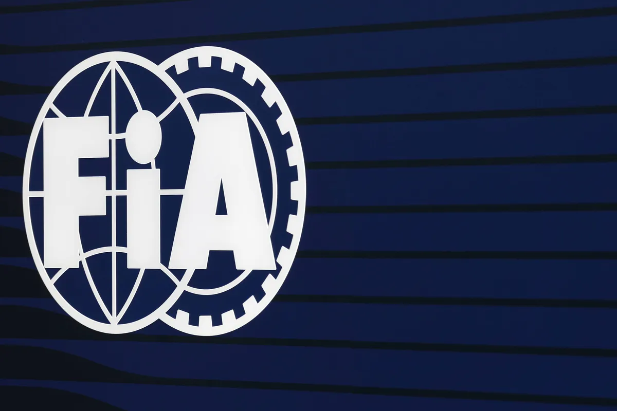 Het logo van de FIA