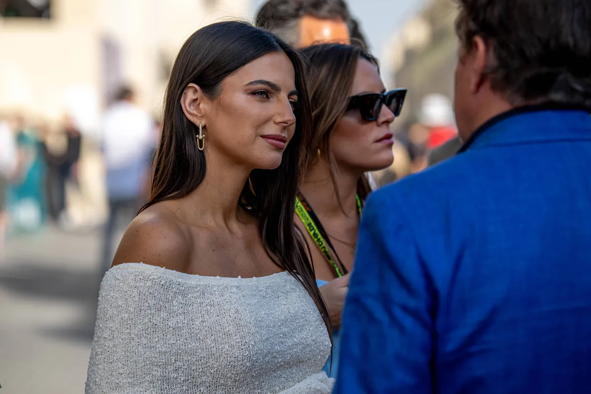 Kelly Piquet, vriendin van Max Verstappen, in de F1-paddock