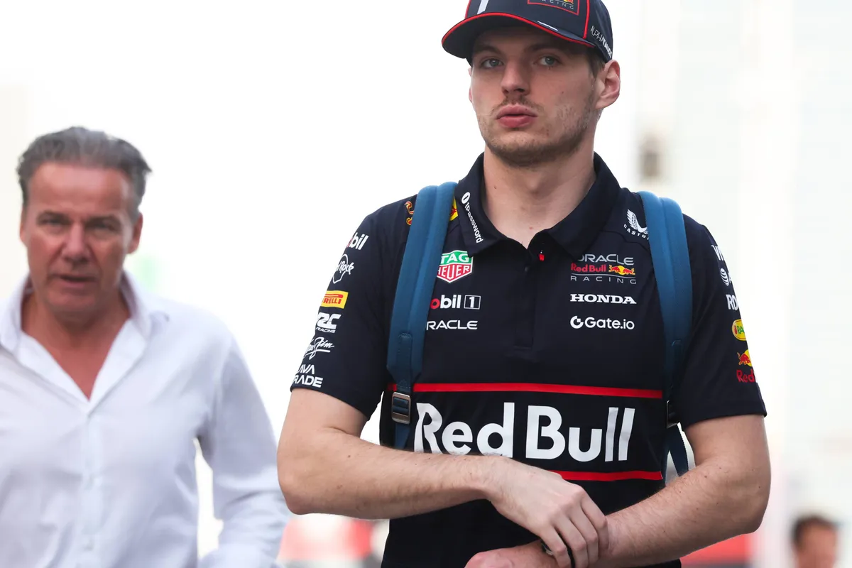 Max Verstappen en manager Raymond Vermeulen voor Red Bull in Saoedi-Arabië