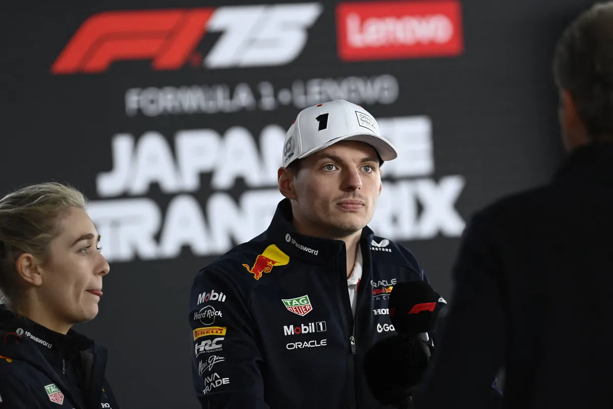 Max Verstappen bij de media in Japan