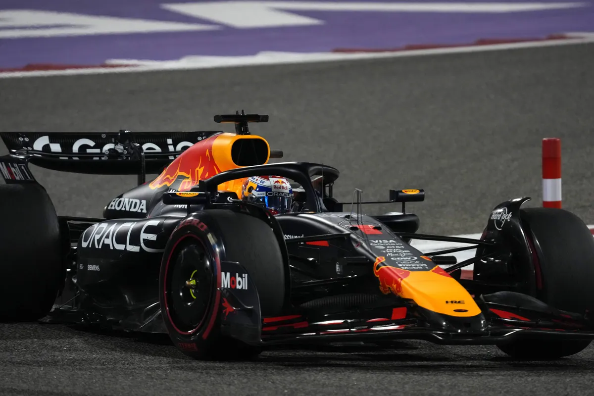 Red Bull-coureur Max Verstappen tijdens VT2 in Bahrein