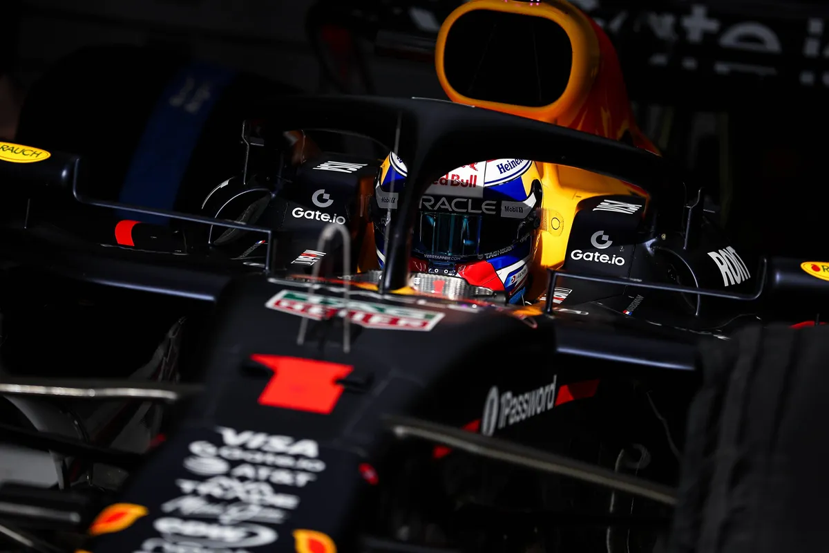 Max Verstappen in de Red Bull RB21 in Bahrein