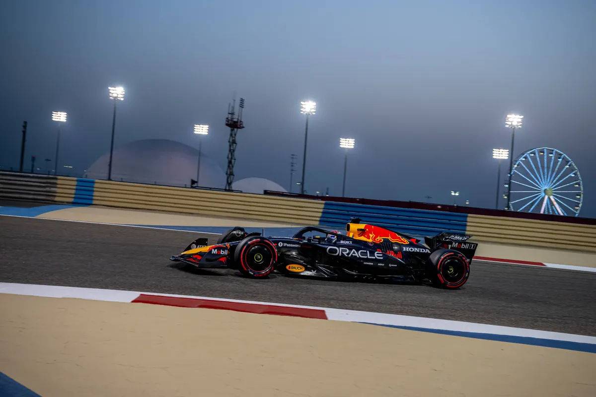 Red Bull-coureur Max Verstappen tijdens VT2 in Bahrein