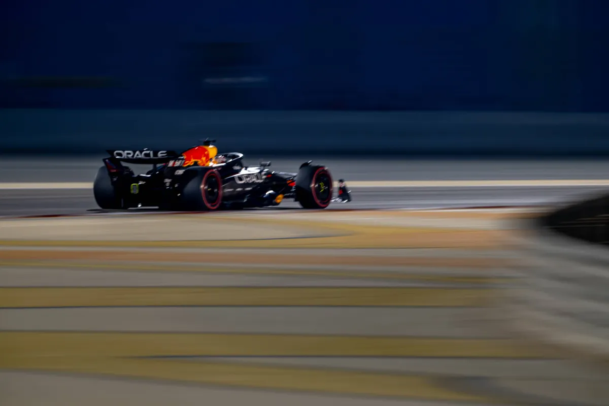Red Bull-coureur Max Verstappen tijdens VT2 in Bahrein