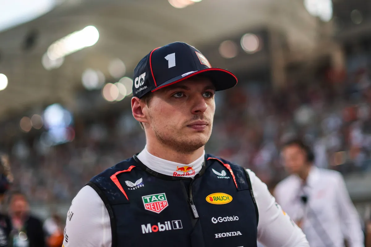 Red Bull-coureur Max Verstappen op de grid voor de Formule 1 Grand Prix Bahrein