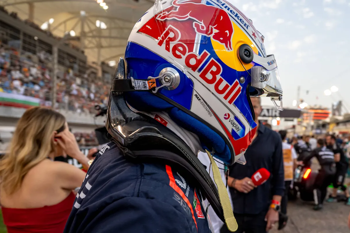 Red Bull-coureur Max Verstappen op de grid in Bahrein