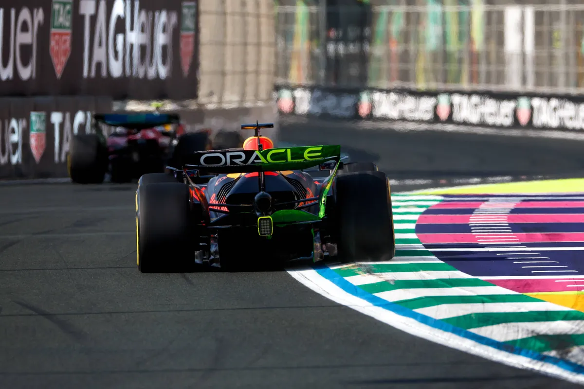 Red Bull-coureur Max Verstappen tijdens VT1 in Jeddah