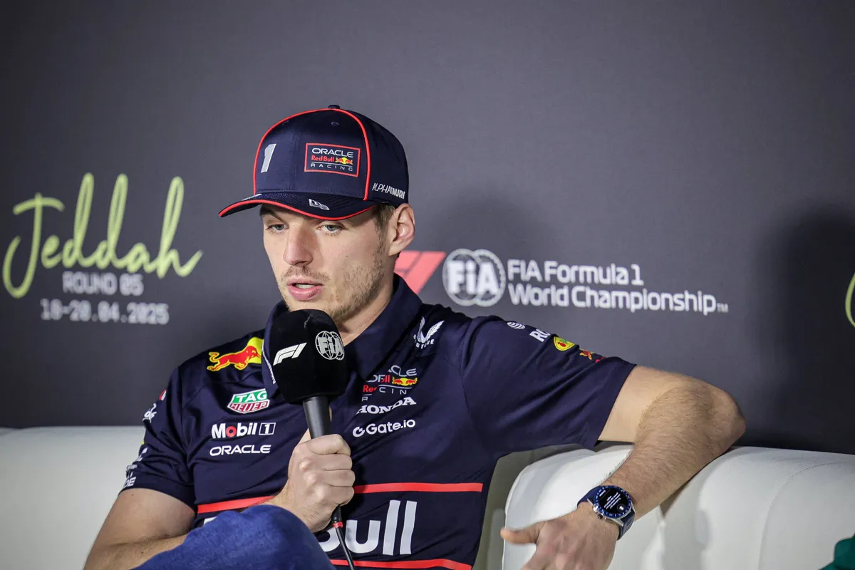 Red Bull-coureur Max Verstappen tijdens de persconferentie in Saoedi-Arabië