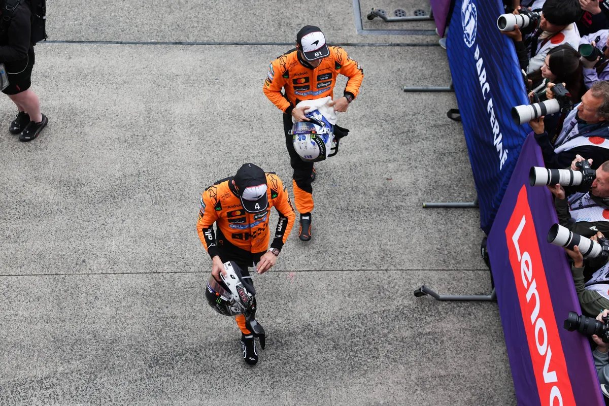 McLaren-coureurs Oscar Piastri en Lando Norris