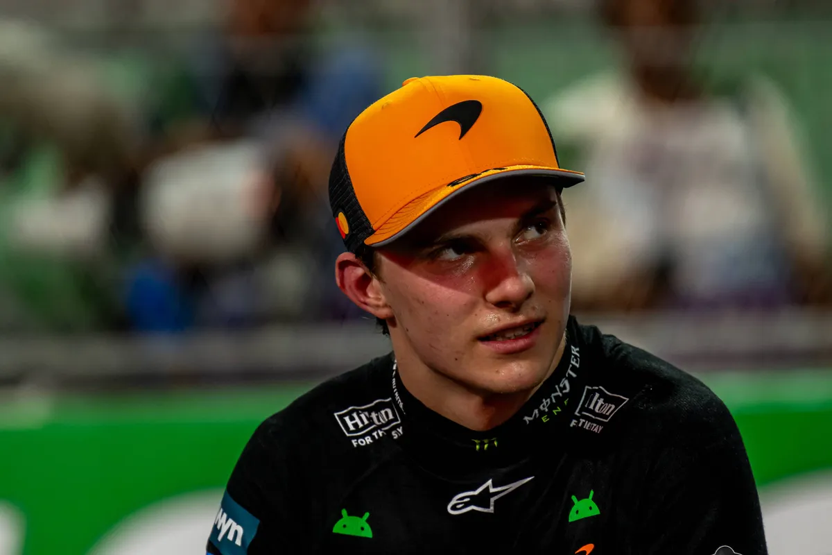 Oscar Piastri voor McLaren na de race in Jeddah