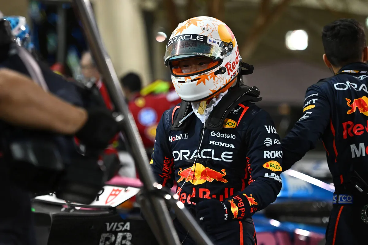 Red Bull-coureur Yuki Tsunoda na de GP van Bahrein