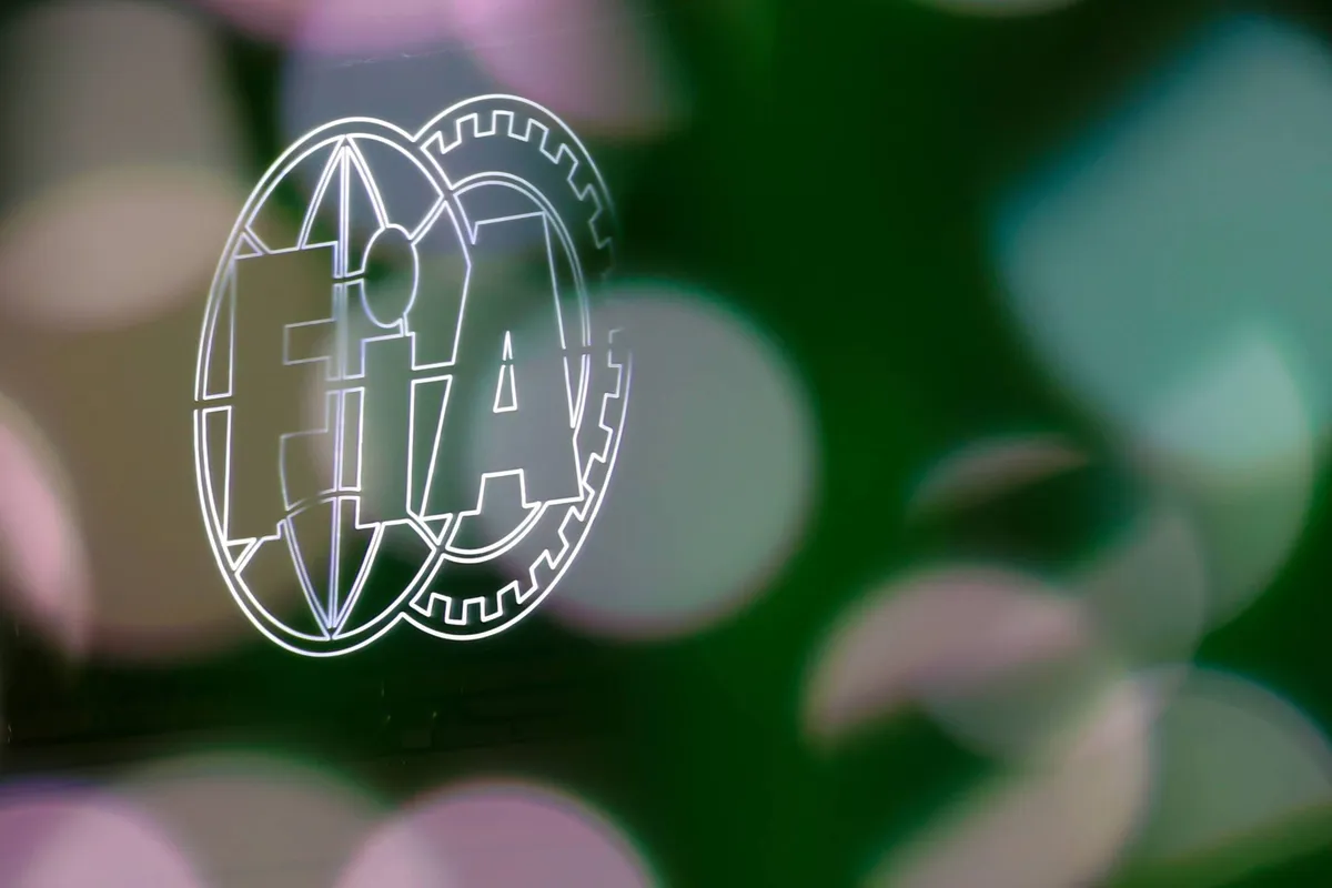 Het logo van de FIA