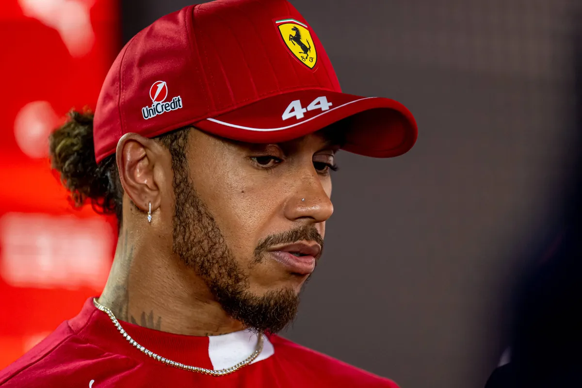 Ferrari-coureur Lewis Hamilton in Imola