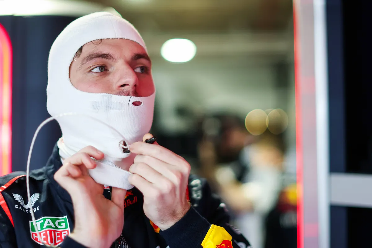 Max Verstappen in de garage in Miami