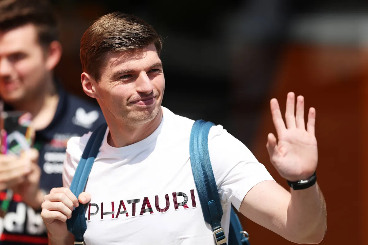 Red Bull-coureur Max Verstappen arriveert in Imola