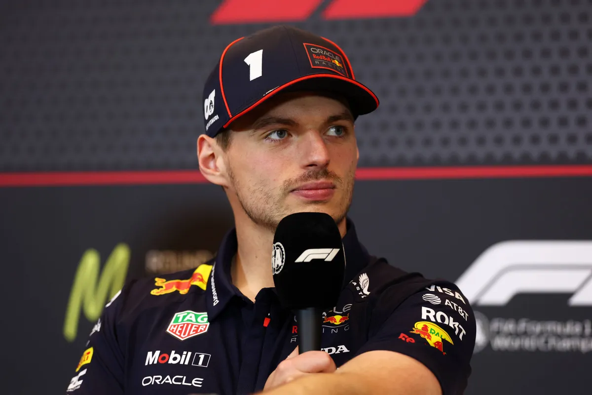 Red Bull-coureur Max Verstappen tijdens de persconferentie in Monaco
